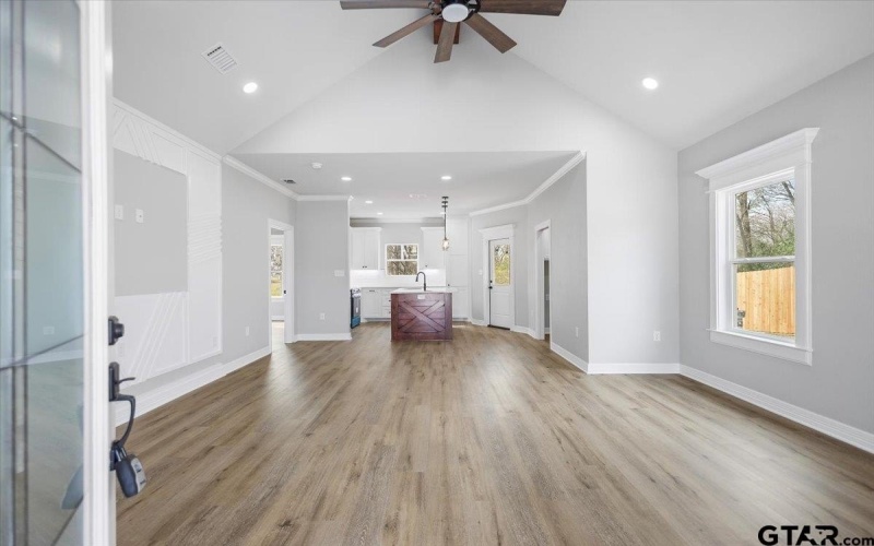 300 S Roden Ln, Gladewater, TX 75647, 3 Habitaciones Habitaciones , ,2 BañosBaños,Residential,En Venta,300 S Roden Ln,0,26002244