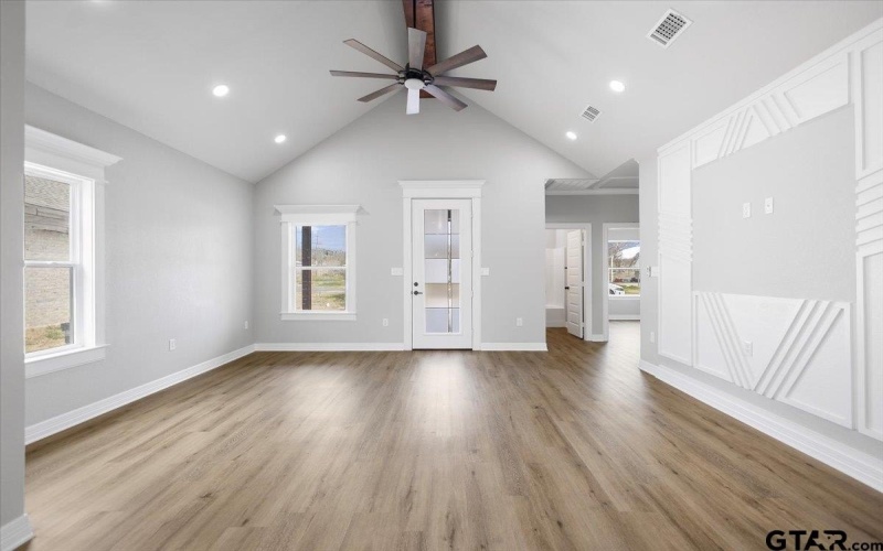 300 S Roden Ln, Gladewater, TX 75647, 3 Habitaciones Habitaciones , ,2 BañosBaños,Residential,En Venta,300 S Roden Ln,0,26002244