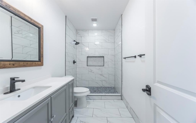 800 E Joplin Road, Bridgeport, TX 76426, 5 Bedrooms Bedrooms, ,5 BathroomsBathrooms,Residential,For Sale,800 E Joplin Road,0,21173199