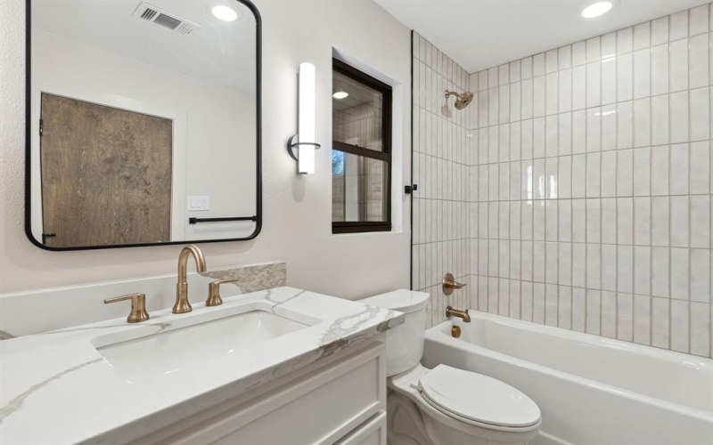 5200 Byers Avenue, Fort Worth, TX 76107, 4 Bedrooms Bedrooms, ,3 BathroomsBathrooms,Residential,For Sale,5200 Byers Avenue,20581079