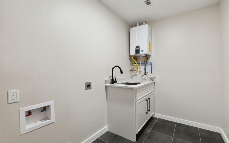 5200 Byers Avenue, Fort Worth, TX 76107, 4 Bedrooms Bedrooms, ,3 BathroomsBathrooms,Residential,For Sale,5200 Byers Avenue,20581079