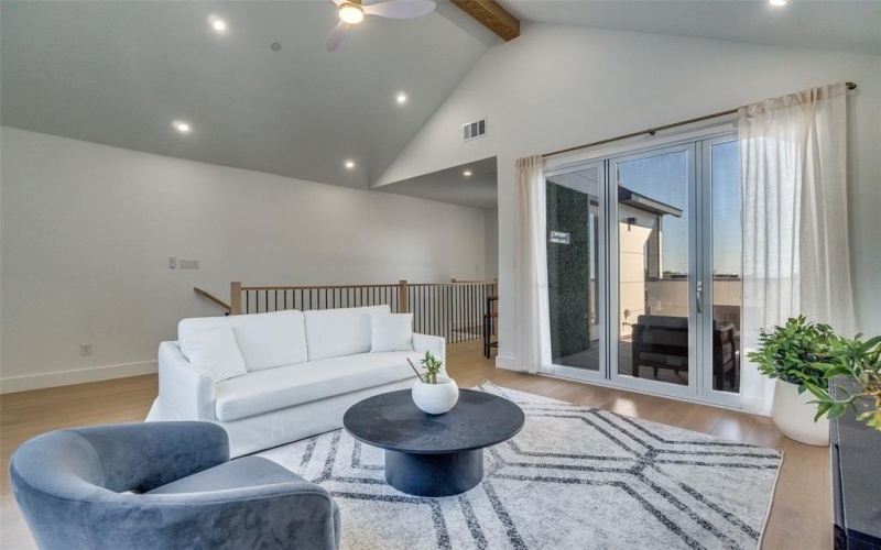 708 W Tenth Street #101, Dallas, TX 75208, 3 Bedrooms Bedrooms, ,5 BathroomsBathrooms,Residential,For Sale,708 W Tenth Street,0,21181959