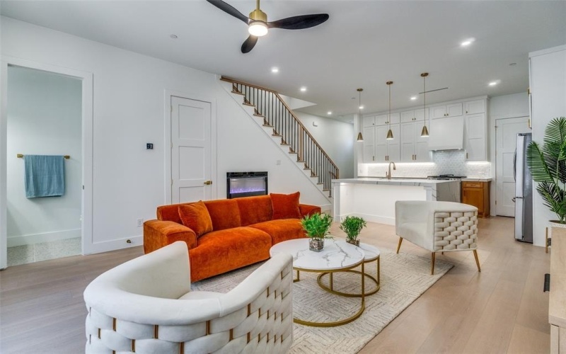 708 W Tenth Street #101, Dallas, TX 75208, 3 Bedrooms Bedrooms, ,5 BathroomsBathrooms,Residential,For Sale,708 W Tenth Street,0,21181959