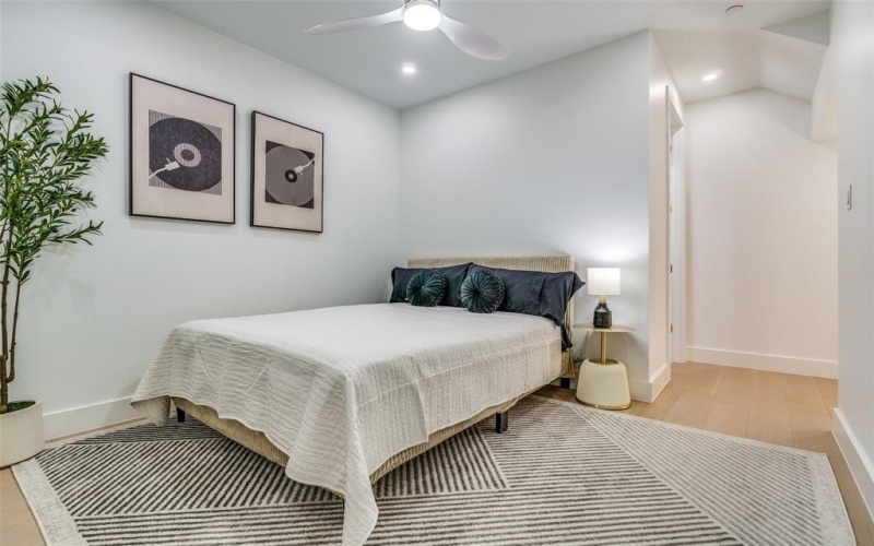 708 W Tenth Street #103, Dallas, TX 75208, 2 Bedrooms Bedrooms, ,3 BathroomsBathrooms,Residential,For Sale,708 W Tenth Street,0,21181972