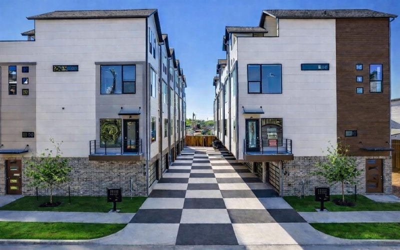 708 W Tenth Street #103, Dallas, TX 75208, 2 Bedrooms Bedrooms, ,3 BathroomsBathrooms,Residential,For Sale,708 W Tenth Street,0,21181972