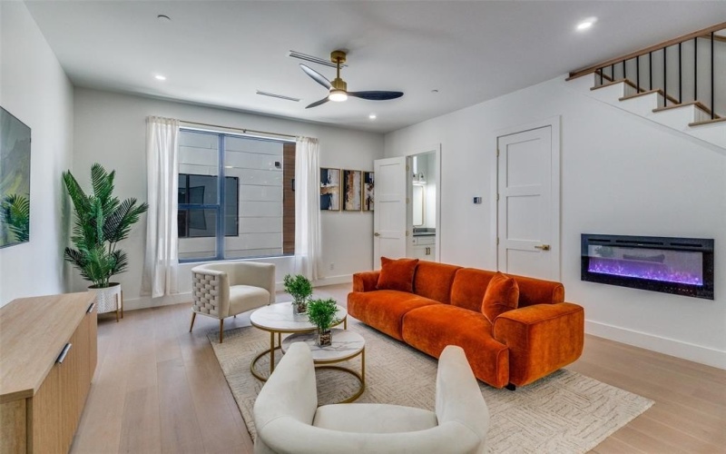 708 W Tenth Street #103, Dallas, TX 75208, 2 Bedrooms Bedrooms, ,3 BathroomsBathrooms,Residential,For Sale,708 W Tenth Street,0,21181972