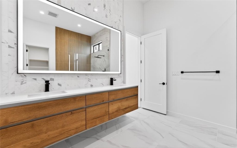 1111 Raiford Road #108, Carrollton, TX 75007, 4 Habitaciones Habitaciones , ,3 BañosBaños,Residential,En Venta,1111 Raiford Road,0,21182110