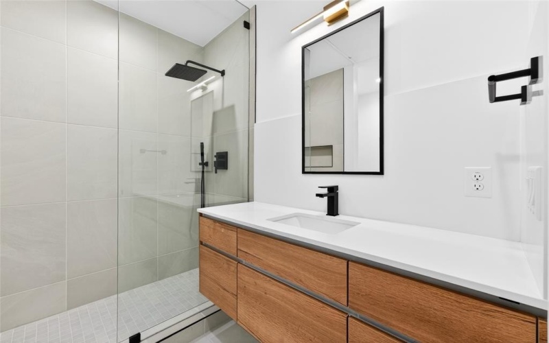 1111 Raiford Road #108, Carrollton, TX 75007, 4 Habitaciones Habitaciones , ,3 BañosBaños,Residential,En Venta,1111 Raiford Road,0,21182110