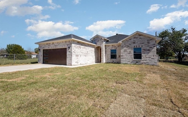 230 Flying Bridge Drive, Gun Barrel City, TX 75156, 4 Habitaciones Habitaciones , ,2 BañosBaños,Residential,En Venta,230 Flying Bridge Drive,0,21182508