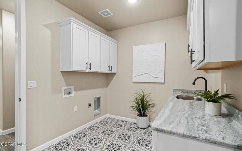 7264 Bobcat Hollow Drive, El Paso, TX 79911, 5 Habitaciones Habitaciones , ,3 BañosBaños,Residential,En Venta,7264 Bobcat Hollow Drive,0,938424