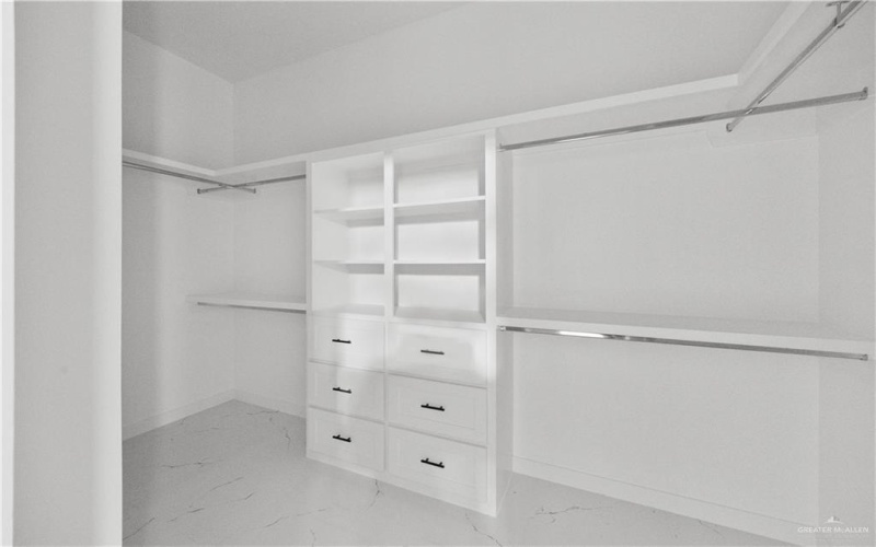 2800 N Alyna Avenue, Edinburg, TX 78541, 3 Bedrooms Bedrooms, ,2 BathroomsBathrooms,Residential,For Sale,2800 N Alyna Avenue,0,495226