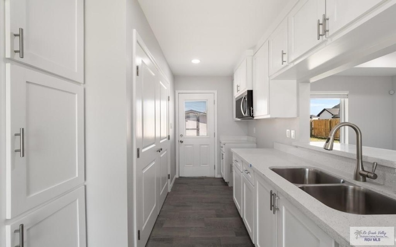 673 THORNTON LN, BROWNSVILLE, TX 78521, 3 Bedrooms Bedrooms, ,2 BathroomsBathrooms,Residential,For Sale,673 THORNTON LN,0,29772214