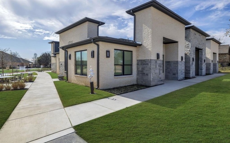 1701 Fountainview Drive, Mansfield, TX 76063, ,Commercial Sale,For Sale,1701 Fountainview Drive,0,21184143