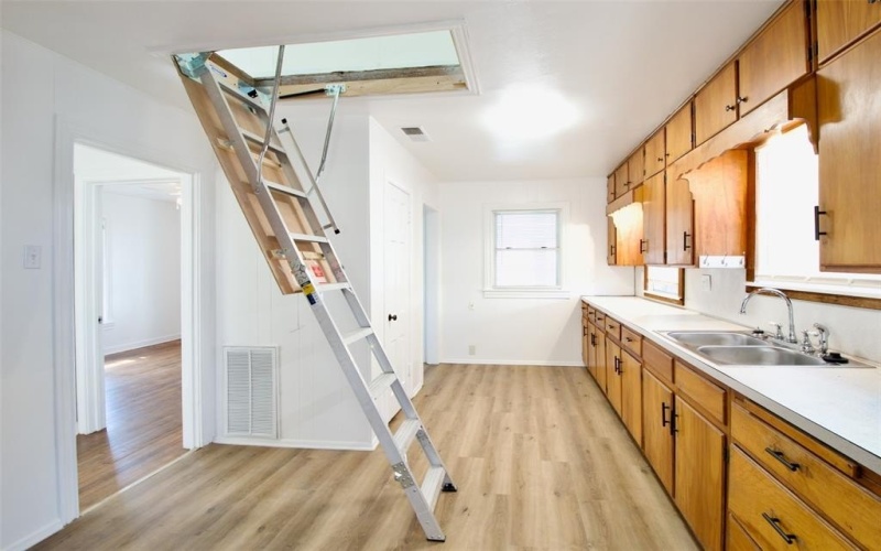 1224 ASHLEMAN Street, Bellmead, TX 76705, 2 Bedrooms Bedrooms, ,1 BathroomBathrooms,Residential,For Sale,1224 ASHLEMAN Street,0,21176799