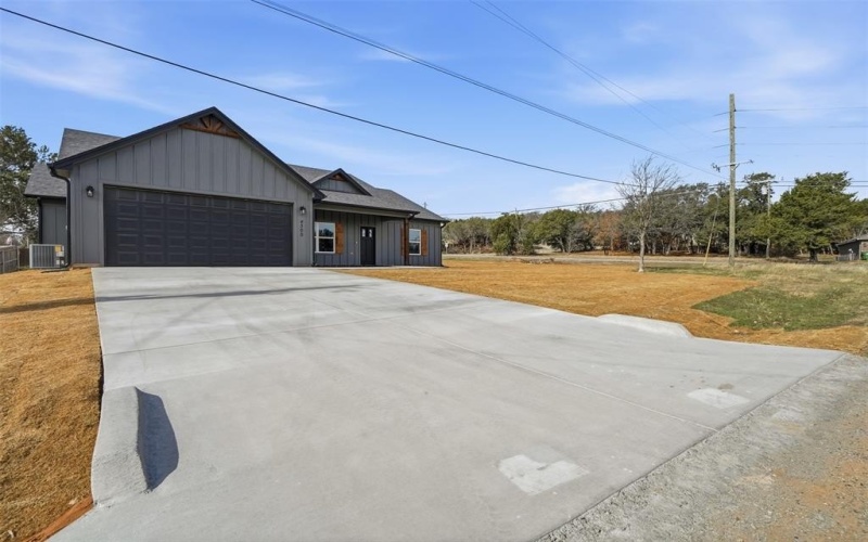 4300 Lucero Drive, Granbury, TX 76048, 3 Bedrooms Bedrooms, ,2 BathroomsBathrooms,Residential,For Sale,4300 Lucero Drive,0,21181358