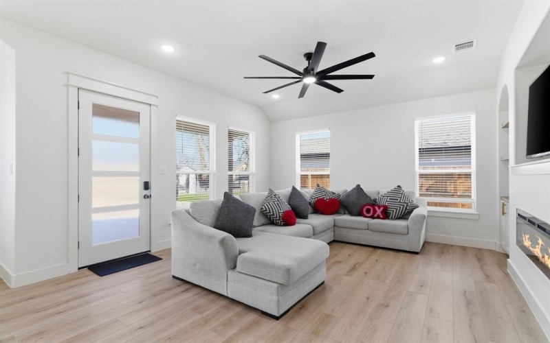 3612 Avenue J, Fort Worth, TX 76105, 4 Habitaciones Habitaciones , ,2 BañosBaños,Residential,En Venta,3612 Avenue J,0,21182069