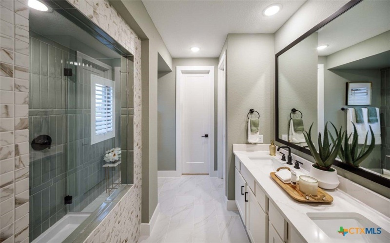 228 White Oak, Castroville, TX 78009, 4 Habitaciones Habitaciones , ,3 BañosBaños,Residential,En Venta,228 White Oak,0,604841