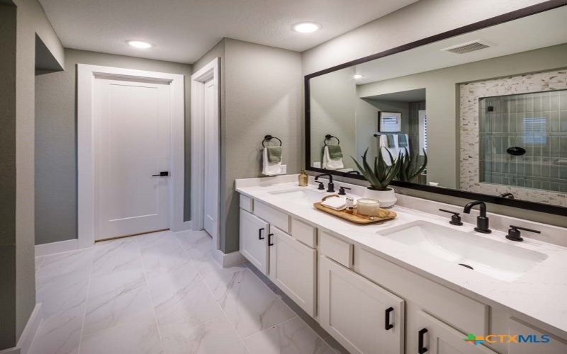 228 White Oak, Castroville, TX 78009, 4 Habitaciones Habitaciones , ,3 BañosBaños,Residential,En Venta,228 White Oak,0,604841