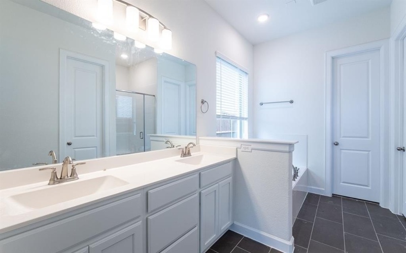 1838 Verona Lane, McLendon Chisholm, TX 75032, 4 Bedrooms Bedrooms, ,5 BathroomsBathrooms,Residential,For Sale,1838 Verona Lane,20641338