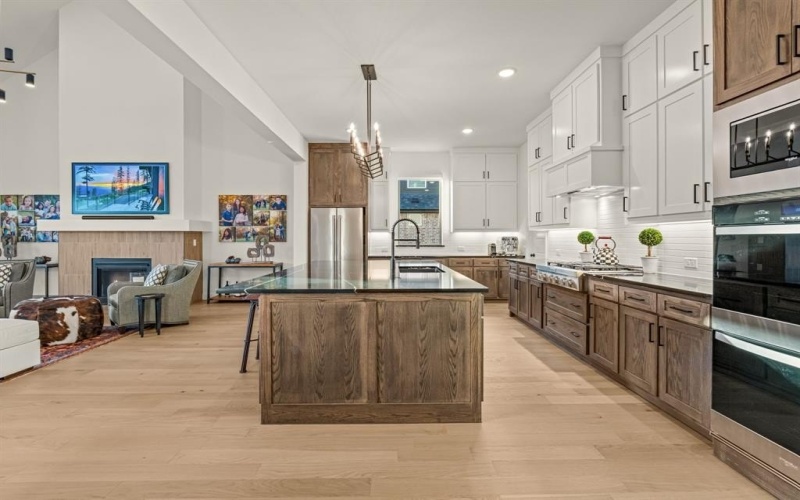 2839 Iris Drive, Trophy Club, TX 76262, 5 Bedrooms Bedrooms, ,6 BathroomsBathrooms,Residential,For Sale,2839 Iris Drive,0,21181123