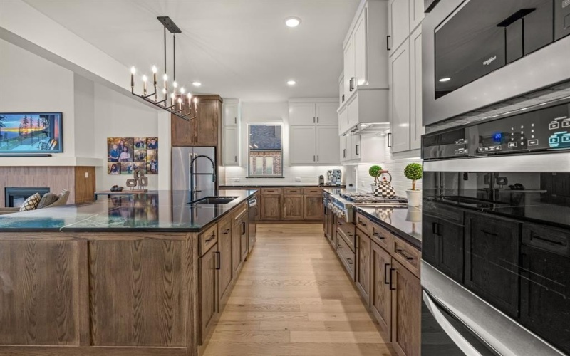 2839 Iris Drive, Trophy Club, TX 76262, 5 Bedrooms Bedrooms, ,6 BathroomsBathrooms,Residential,For Sale,2839 Iris Drive,0,21181123