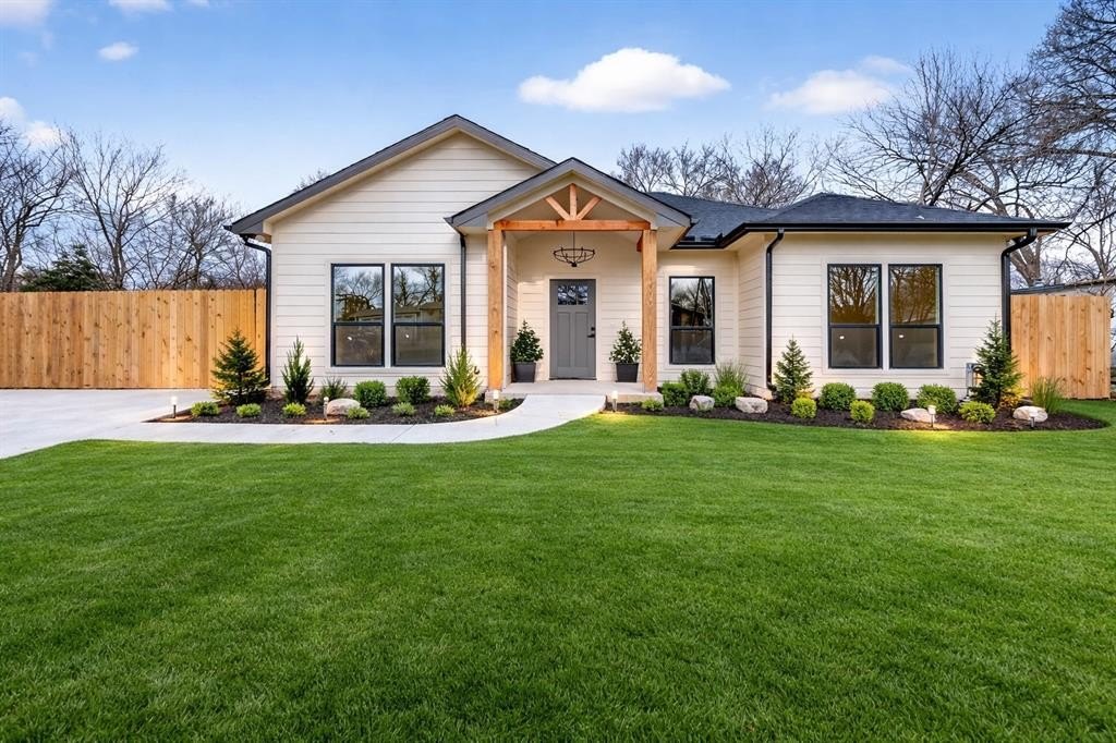 2112 W 13th Avenue, Corsicana, TX 75110, 4 Habitaciones Habitaciones , ,2 BañosBaños,Residential,En Venta,2112 W 13th Avenue,0,21182489