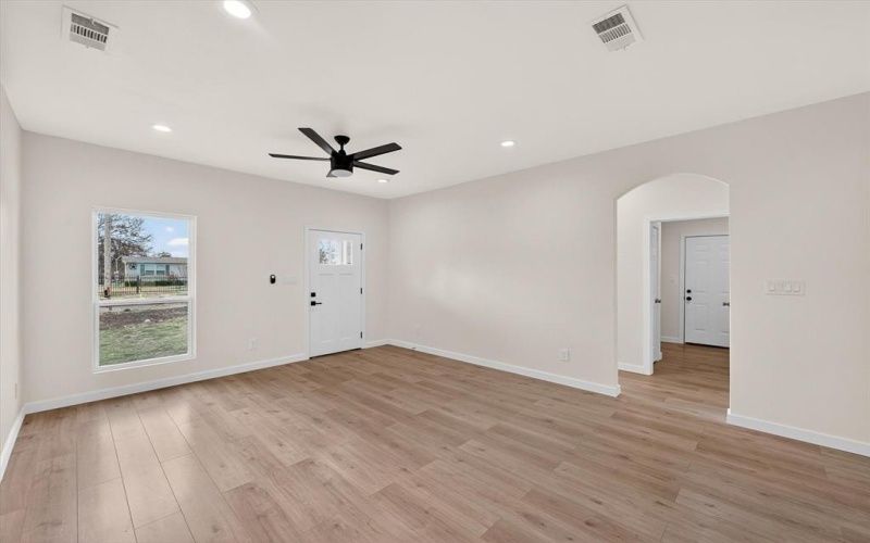 2112 W 13th Avenue, Corsicana, TX 75110, 4 Habitaciones Habitaciones , ,2 BañosBaños,Residential,En Venta,2112 W 13th Avenue,0,21182489