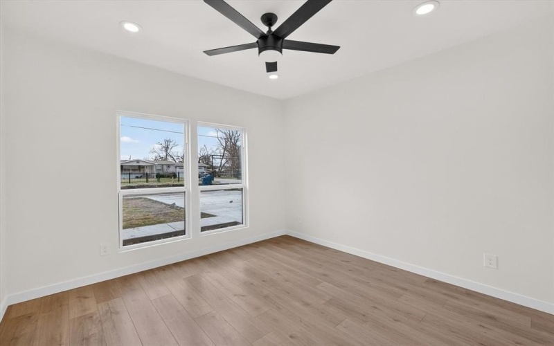 2112 W 13th Avenue, Corsicana, TX 75110, 4 Habitaciones Habitaciones , ,2 BañosBaños,Residential,En Venta,2112 W 13th Avenue,0,21182489