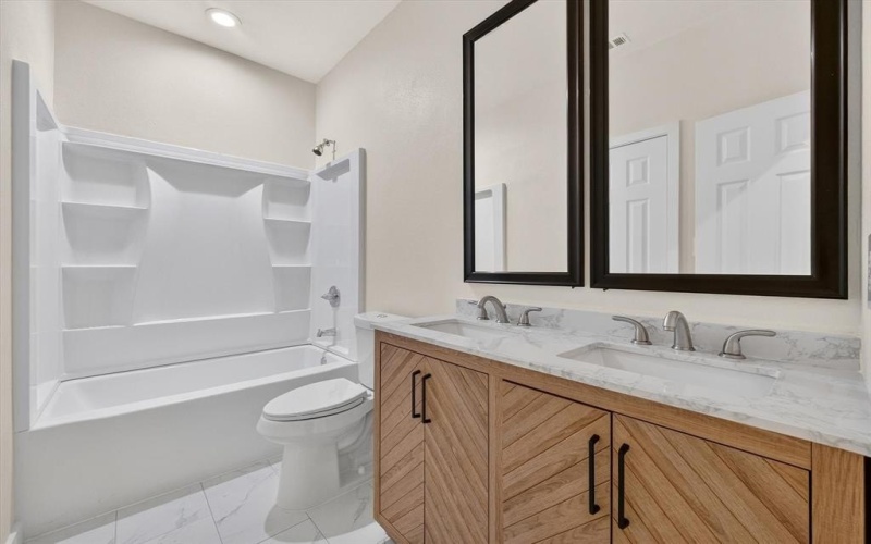 2112 W 13th Avenue, Corsicana, TX 75110, 4 Habitaciones Habitaciones , ,2 BañosBaños,Residential,En Venta,2112 W 13th Avenue,0,21182489