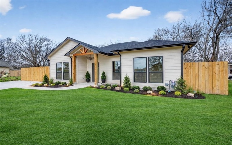 2112 W 13th Avenue, Corsicana, TX 75110, 4 Habitaciones Habitaciones , ,2 BañosBaños,Residential,En Venta,2112 W 13th Avenue,0,21182489