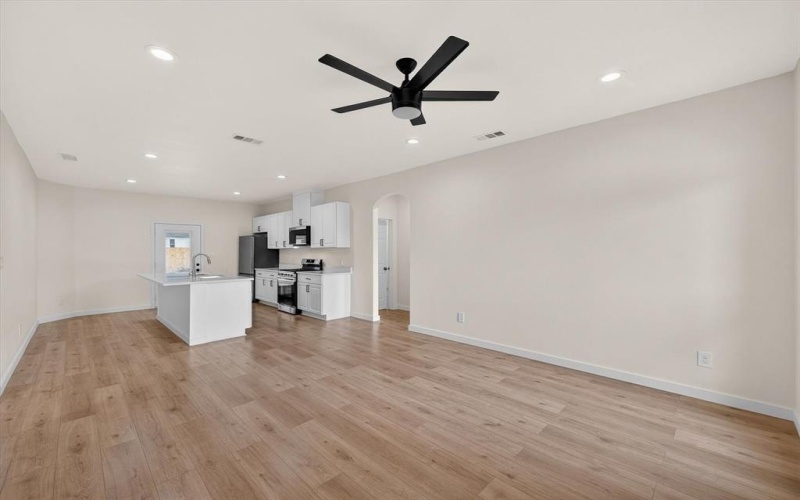 2112 W 13th Avenue, Corsicana, TX 75110, 4 Habitaciones Habitaciones , ,2 BañosBaños,Residential,En Venta,2112 W 13th Avenue,0,21182489