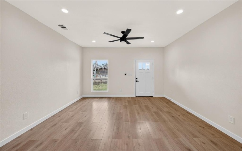 2112 W 13th Avenue, Corsicana, TX 75110, 4 Habitaciones Habitaciones , ,2 BañosBaños,Residential,En Venta,2112 W 13th Avenue,0,21182489