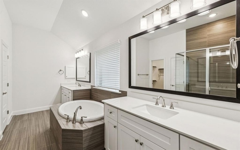 675 Cherry Bark Trail, Waxahachie, TX 75165, 4 Habitaciones Habitaciones , ,3 BañosBaños,Residential,En Venta,675 Cherry Bark Trail,0,21184582