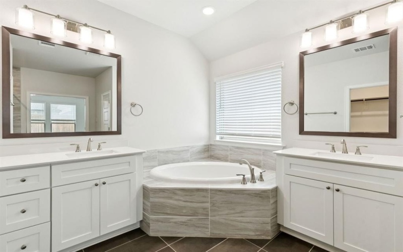 604 Majestic Oak Lane, Waxahachie, TX 75165, 4 Bedrooms Bedrooms, ,3 BathroomsBathrooms,Residential,For Sale,604 Majestic Oak Lane,0,21184602