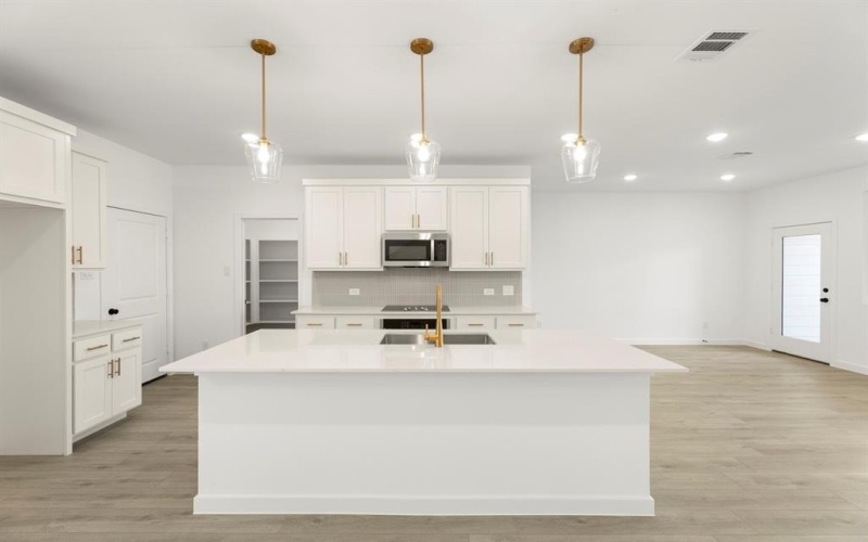 6907 Mission Tejas Drive, Dallas, TX 75228, 3 Bedrooms Bedrooms, ,2 BathroomsBathrooms,Residential,For Sale,6907 Mission Tejas Drive,0,21184637