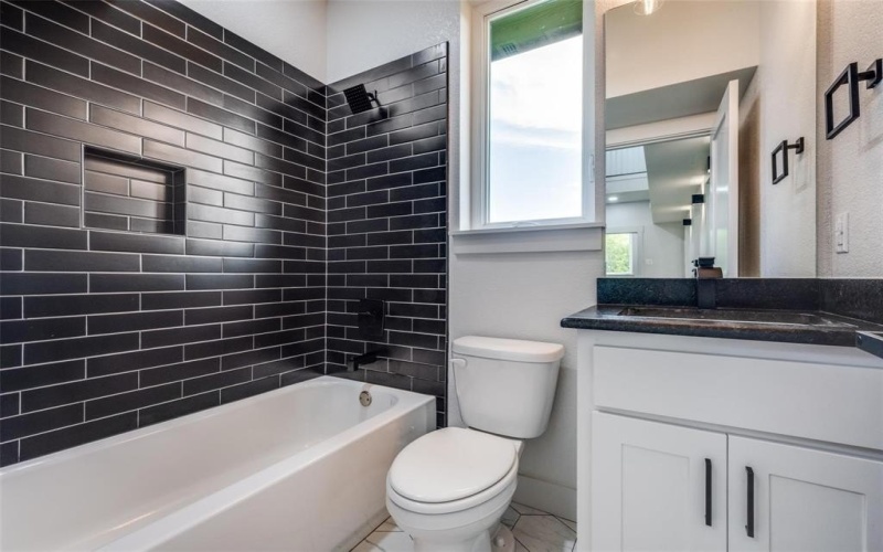 614 Twin Hills Road, Lake Bridgeport, TX 76426, 3 Bedrooms Bedrooms, ,3 BathroomsBathrooms,Residential,For Sale,614 Twin Hills Road,0,21184928