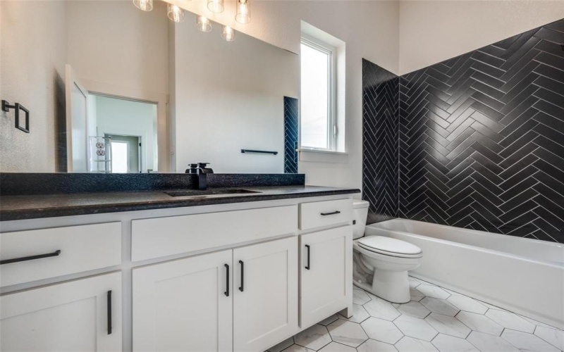 614 Twin Hills Road, Lake Bridgeport, TX 76426, 3 Bedrooms Bedrooms, ,3 BathroomsBathrooms,Residential,For Sale,614 Twin Hills Road,0,21184928