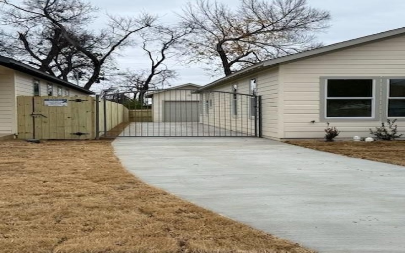 3614 Latimer Street, Dallas, TX 75215, 4 Bedrooms Bedrooms, ,2 BathroomsBathrooms,Residential,For Sale,3614 Latimer Street,0,21185252