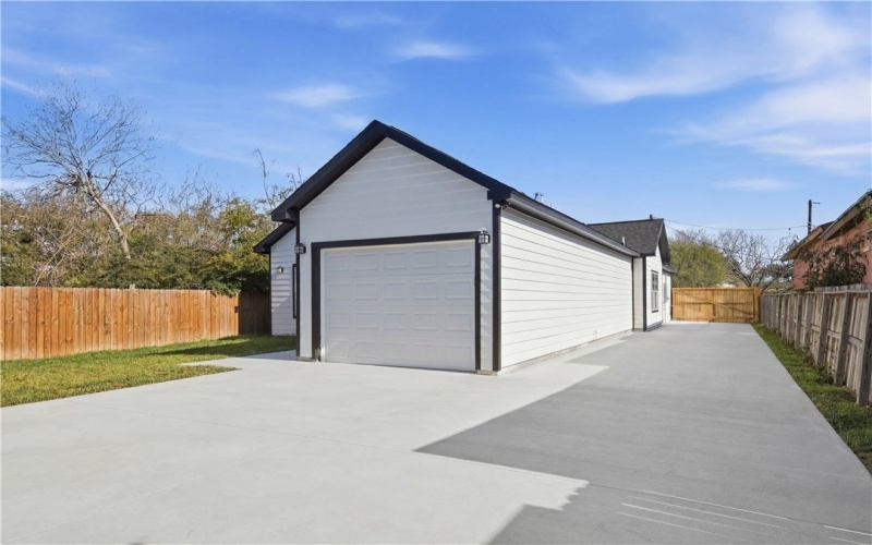 2905 Houston Street, Corpus Christi, TX 78415, 4 Bedrooms Bedrooms, ,3 BathroomsBathrooms,Residential,For Sale,2905 Houston Street,0,471614