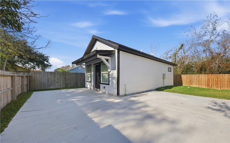 2905 Houston Street, Corpus Christi, TX 78415, 4 Bedrooms Bedrooms, ,3 BathroomsBathrooms,Residential,For Sale,2905 Houston Street,0,471614