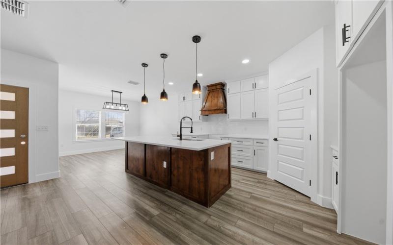 2905 Houston Street, Corpus Christi, TX 78415, 4 Bedrooms Bedrooms, ,3 BathroomsBathrooms,Residential,For Sale,2905 Houston Street,0,471614