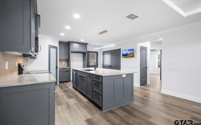 906 Duckenfield Avenue, Tyler, TX 75701, 3 Bedrooms Bedrooms, ,2 BathroomsBathrooms,Residential,For Sale,906 Duckenfield Avenue,0,26002456