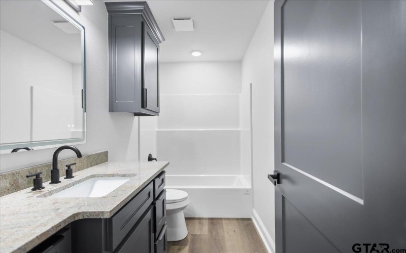 906 Duckenfield Avenue, Tyler, TX 75701, 3 Bedrooms Bedrooms, ,2 BathroomsBathrooms,Residential,For Sale,906 Duckenfield Avenue,0,26002456