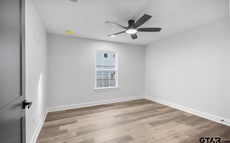 906 Duckenfield Avenue, Tyler, TX 75701, 3 Bedrooms Bedrooms, ,2 BathroomsBathrooms,Residential,For Sale,906 Duckenfield Avenue,0,26002456