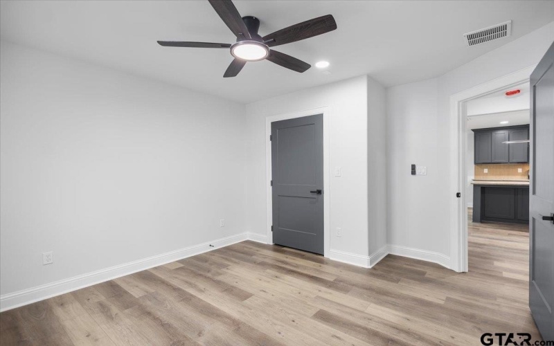 906 Duckenfield Avenue, Tyler, TX 75701, 3 Bedrooms Bedrooms, ,2 BathroomsBathrooms,Residential,For Sale,906 Duckenfield Avenue,0,26002456