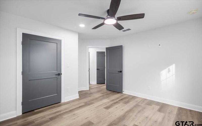 906 Duckenfield Avenue, Tyler, TX 75701, 3 Bedrooms Bedrooms, ,2 BathroomsBathrooms,Residential,For Sale,906 Duckenfield Avenue,0,26002456