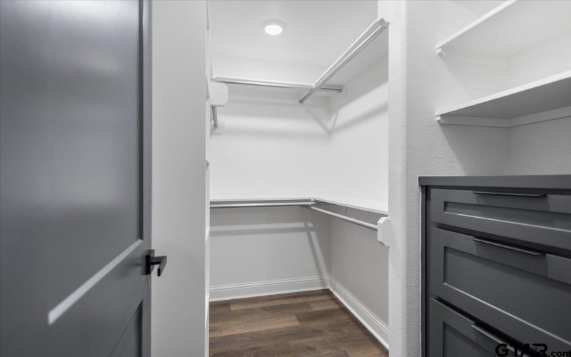 906 Duckenfield Avenue, Tyler, TX 75701, 3 Bedrooms Bedrooms, ,2 BathroomsBathrooms,Residential,For Sale,906 Duckenfield Avenue,0,26002456