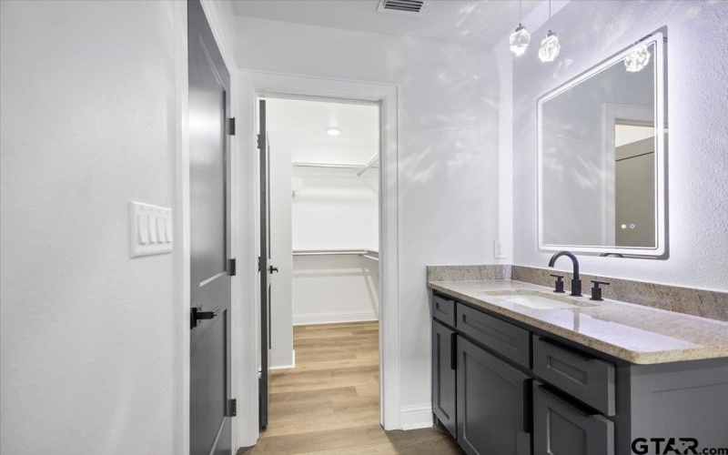 906 Duckenfield Avenue, Tyler, TX 75701, 3 Bedrooms Bedrooms, ,2 BathroomsBathrooms,Residential,For Sale,906 Duckenfield Avenue,0,26002456