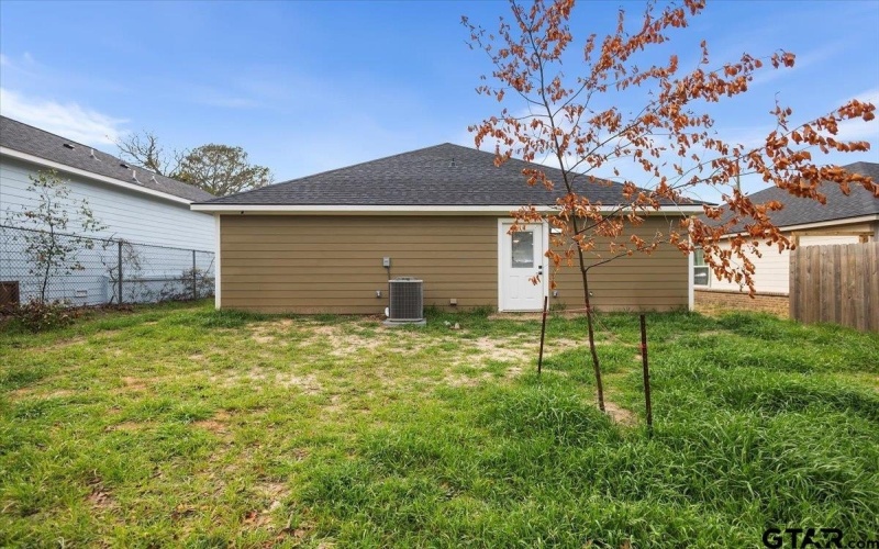 906 Duckenfield Avenue, Tyler, TX 75701, 3 Bedrooms Bedrooms, ,2 BathroomsBathrooms,Residential,For Sale,906 Duckenfield Avenue,0,26002456