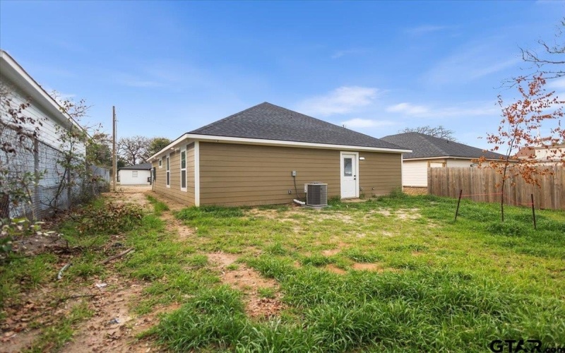 906 Duckenfield Avenue, Tyler, TX 75701, 3 Bedrooms Bedrooms, ,2 BathroomsBathrooms,Residential,For Sale,906 Duckenfield Avenue,0,26002456